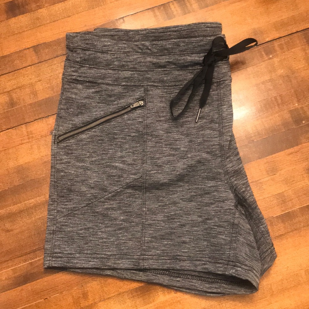 Athleta Metro Slouch shortie